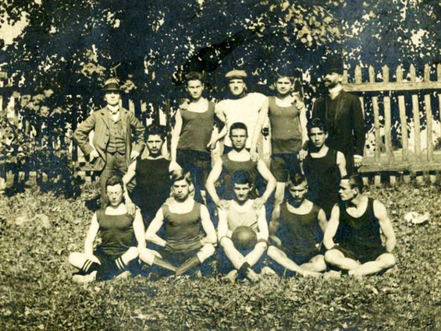 Перша дружина (команда) копаного м&rsquo;яча &ldquo;Українського Спортового Кружка&rdquo; при Академічній гімназії у Льв