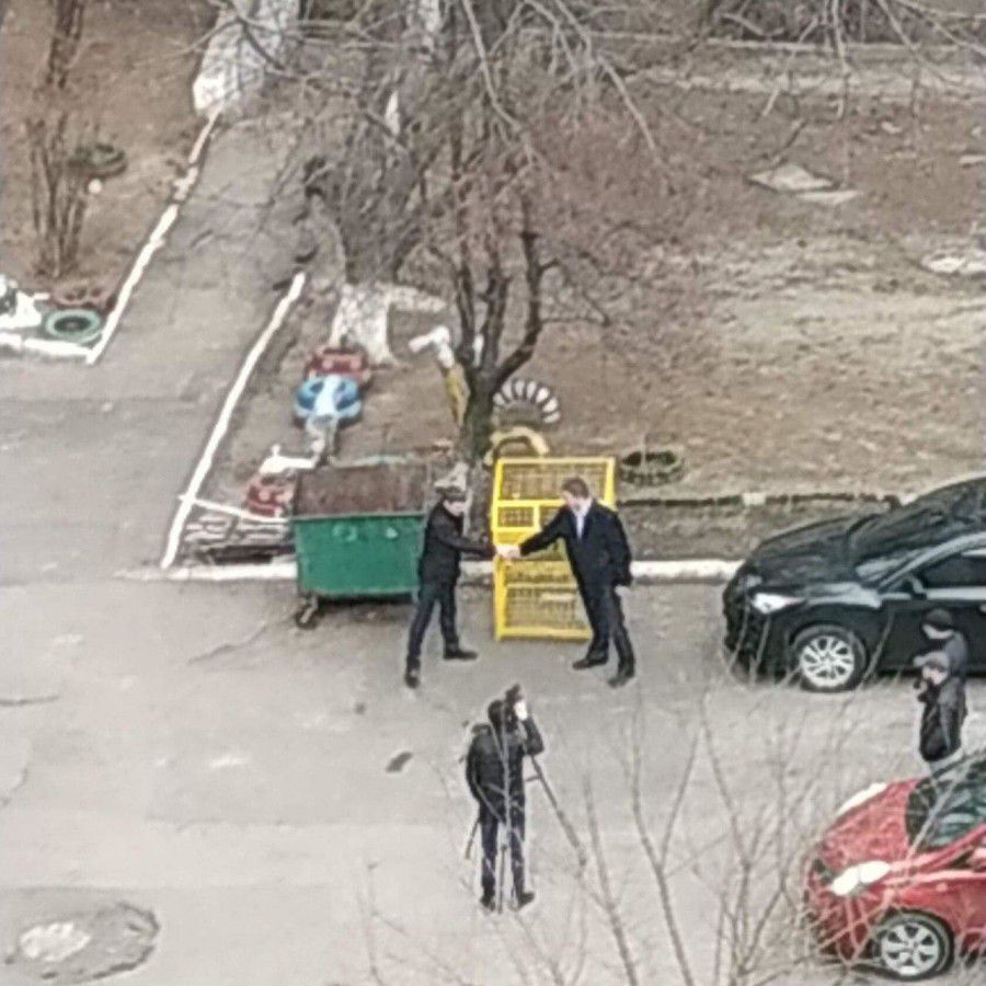 У Донецьку урочисте відкривали сміттєвий контейнер зі збору пластикових пляшок