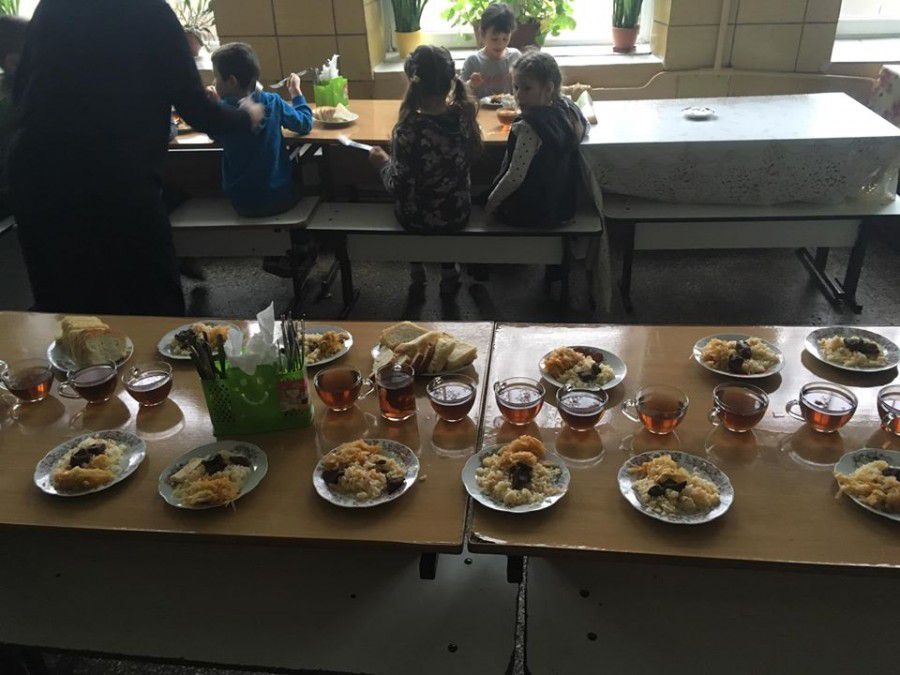 Містяни скаржаться на жахливі умови в їдальні Калуської ЗОШ №1 | Фото: Ірина Столярчук