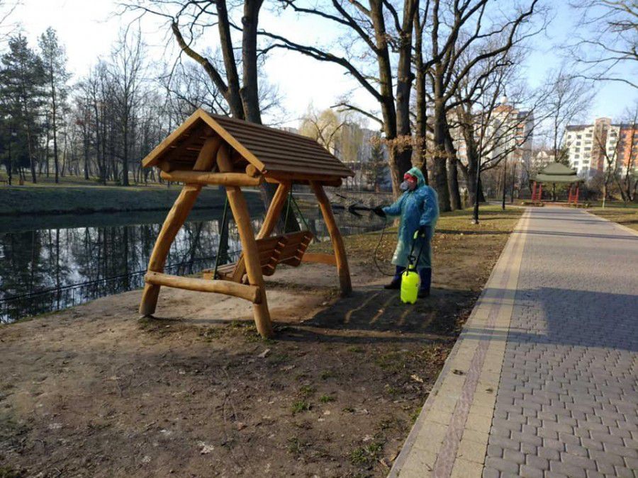 Об'єкти обробляють дезінфікуючими розчинами