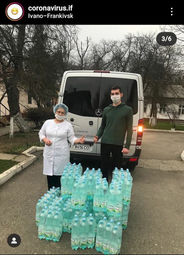 Активісти не лише збирають кошти на медичні та дезінфікуючі засоби, але й домовляються з місцевими закладами харчування,