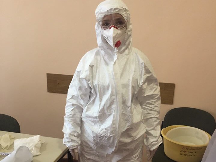 Ілюстрація. Підприємець Ігор Коник, який має виробничі потужності в Тужилові і Голині, вже шиє маски і починає шити захи