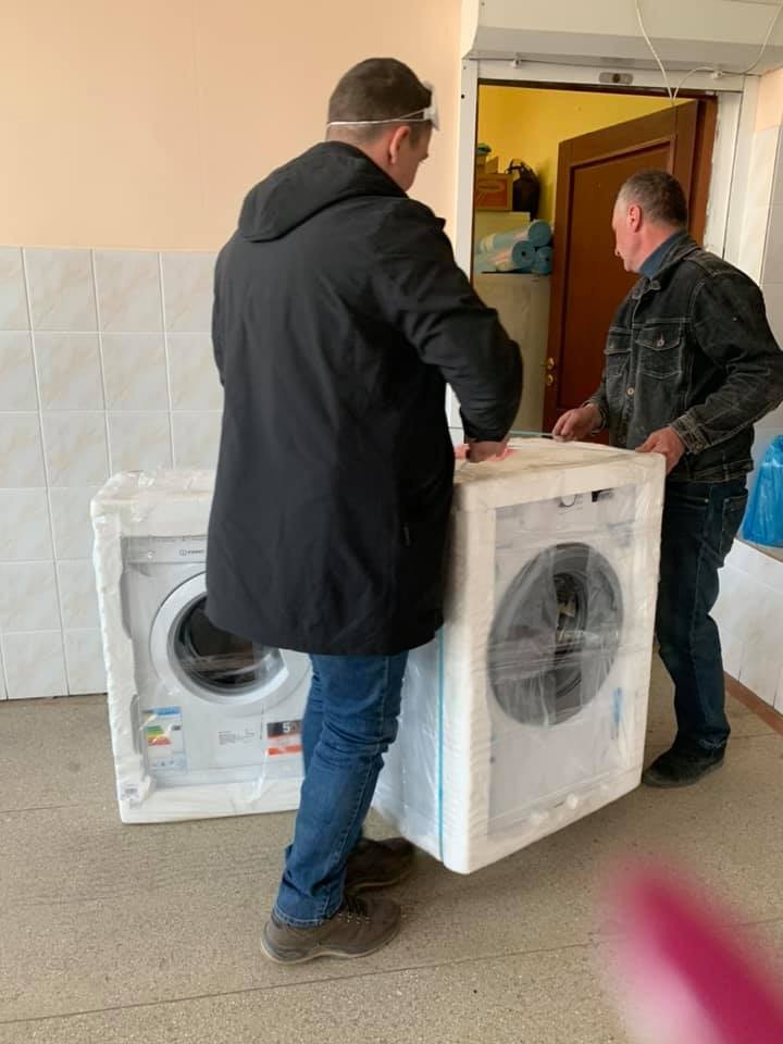 Підприємець, який подарував пральні машини, не захотів, щоб називали його прізвище