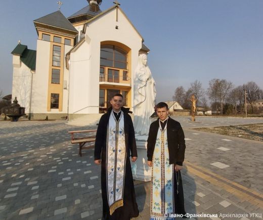 Священники моляться за медиків та волонтерів, які не бояться проводити свою діяльність в час коронавірусу