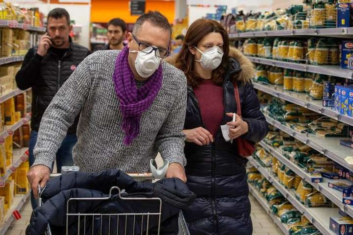 Ілюстрація. В магазин краще ходити поодинці