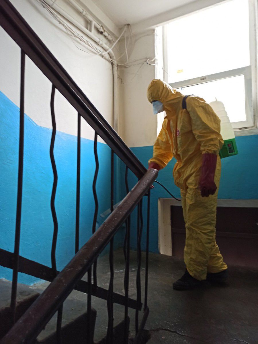 Працівники управляючих компаній, окрім основних функцій, проводять заходи з дезінфекції