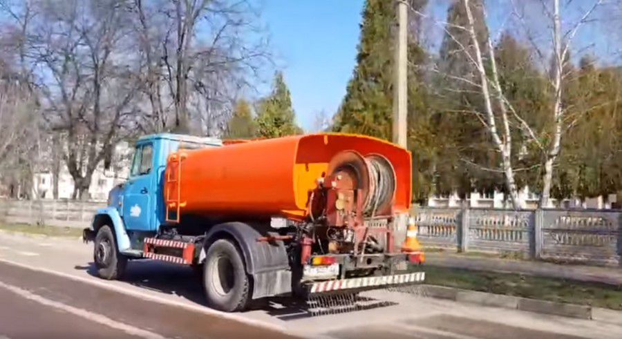 Тому, напевне, не варто гроші з бюджету викидати просто на вітер?