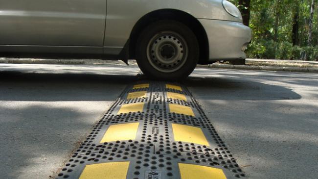 Ілюстрація. Обмежувач руху встановлять поблизу пішохідного переходу біля ТзОВ "Кахелина"