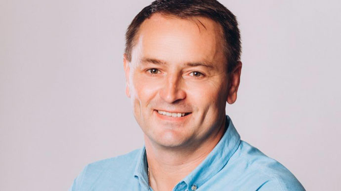 На подвір’я народного депутата кинули пляшку з легкозаймистою речовиною