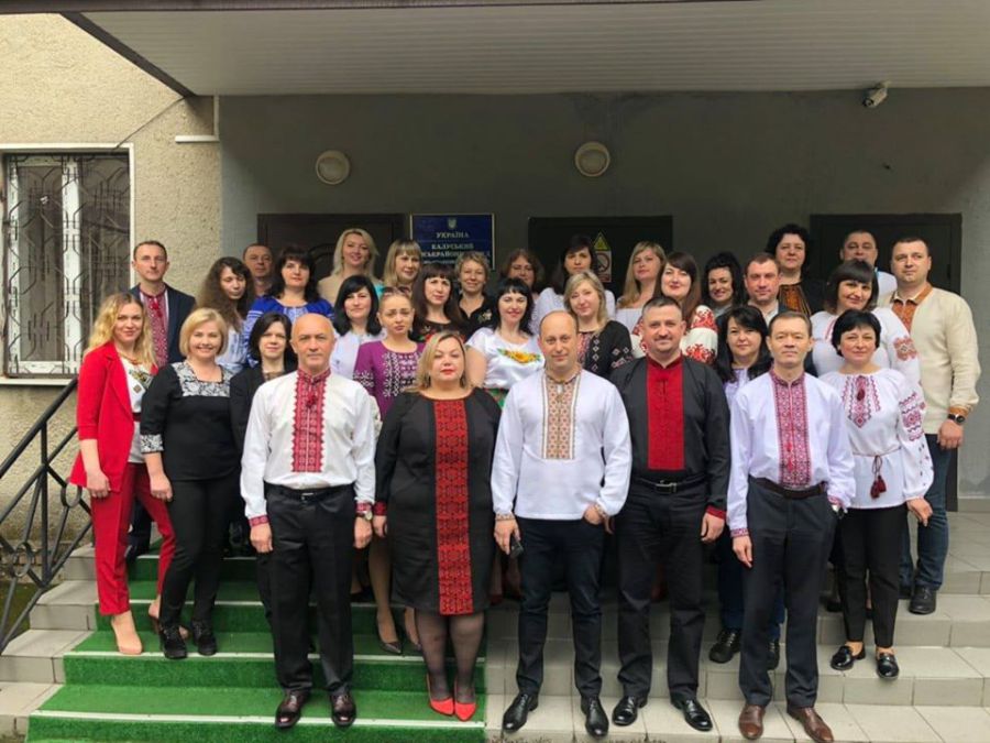 Колектив Калуського міськрайонного суду у вишиванках