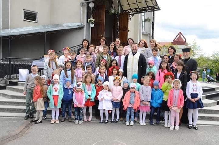 У флешмобі від калуського собору взяли участь близько 50 калушан