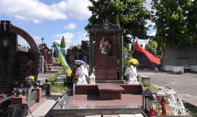 Богдану Гавриліву встановили надгробний пам'ятник