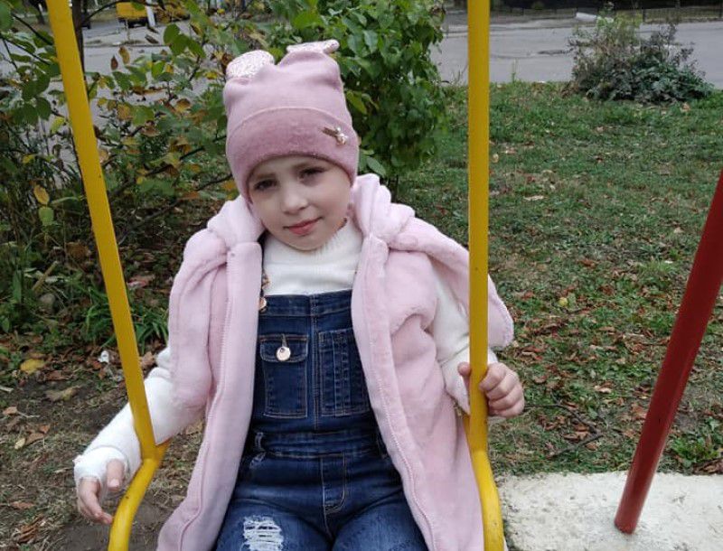 9-річна Аня майже половину життя бореться з онкологією