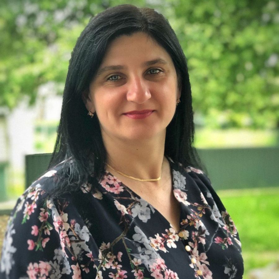 Ірина Павлів працює учителем української мови та літератури Тужилівського НВК