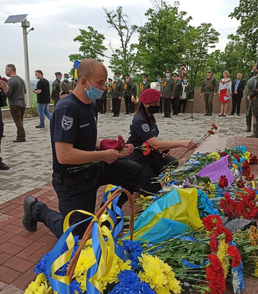 Прикарпатські поліцейські прибули на Донеччину для вшанування пам’яті загиблих правоохоронців