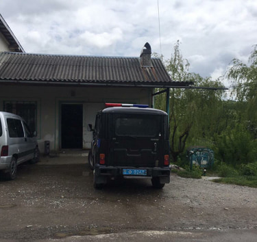 Поліцейські переслідували грабіжників та шляхом блокування зупинили їх автівку