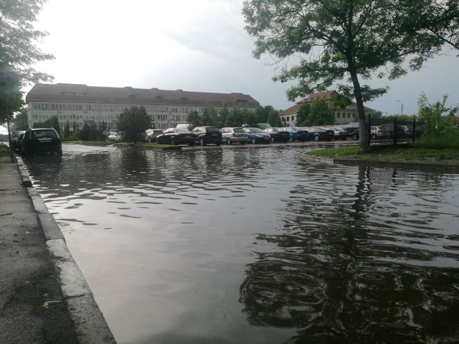 Дорога стала схожою на озеро