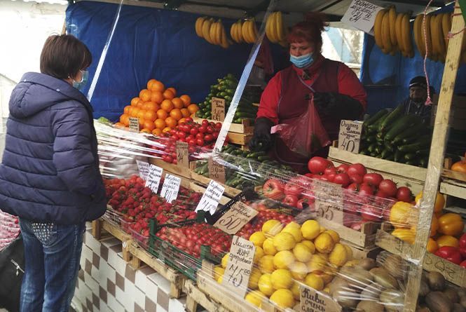 Ілюстрація. Овочі та фрукти на ринок у Калуш завозять із Закарпаття і Херсонщини
