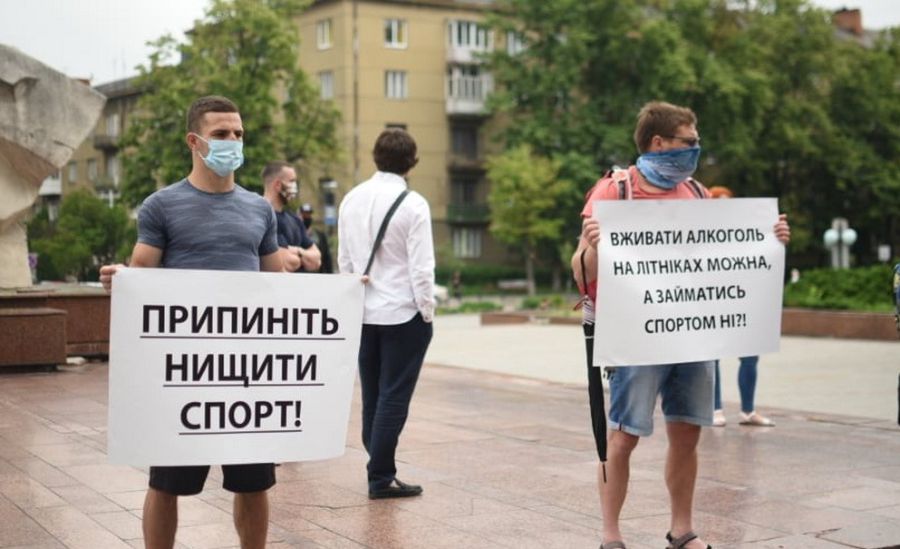 В разі ігнорування їх вимог, протестувальники обіцяють вдатися до більш рішучих дій