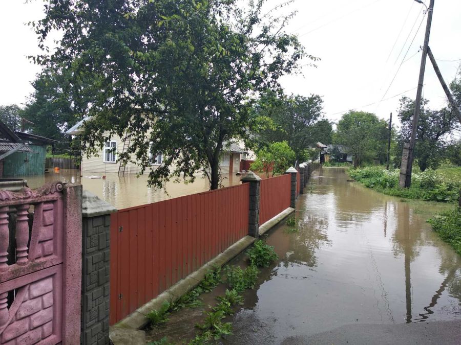 Першими постраждали мешканці вулиці Гуцульська