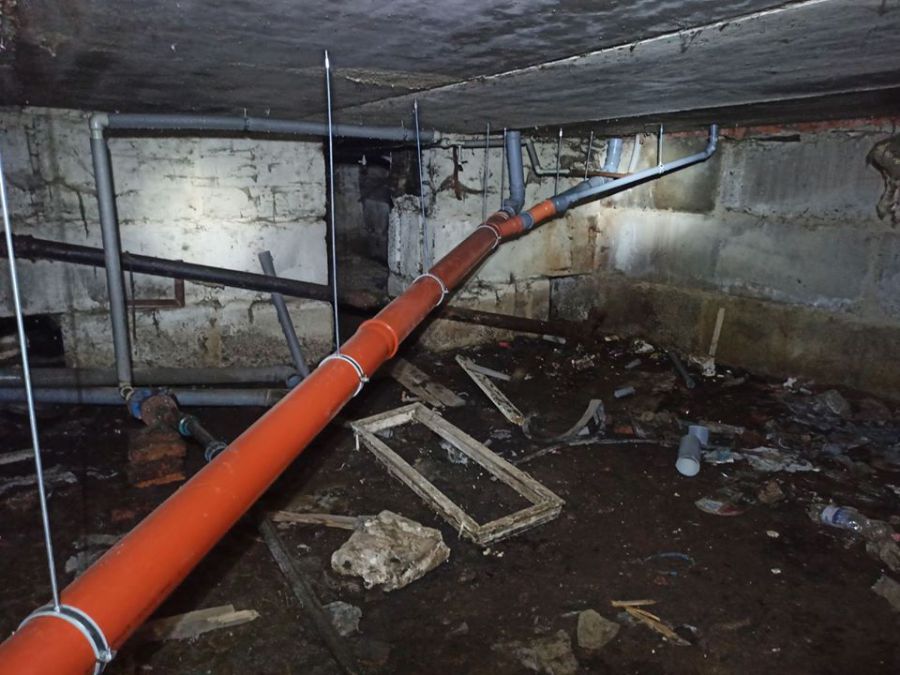 Вдалося повністю замінити підвальну частину мереж водовідведення в одному із під'їздів