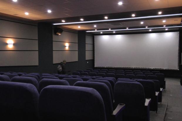 Під час карантину кінозал не заробляє коштів, проте усі працівники заробітну плату отримують вчасно