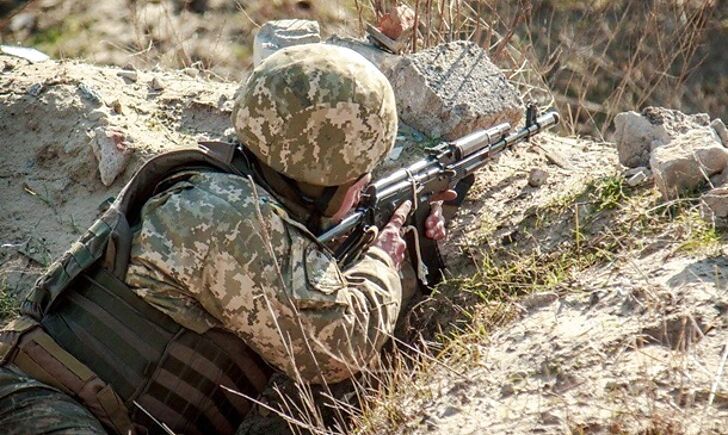 Від початку доби противник випустив у бік наших позицій понад 220 мін і снарядів