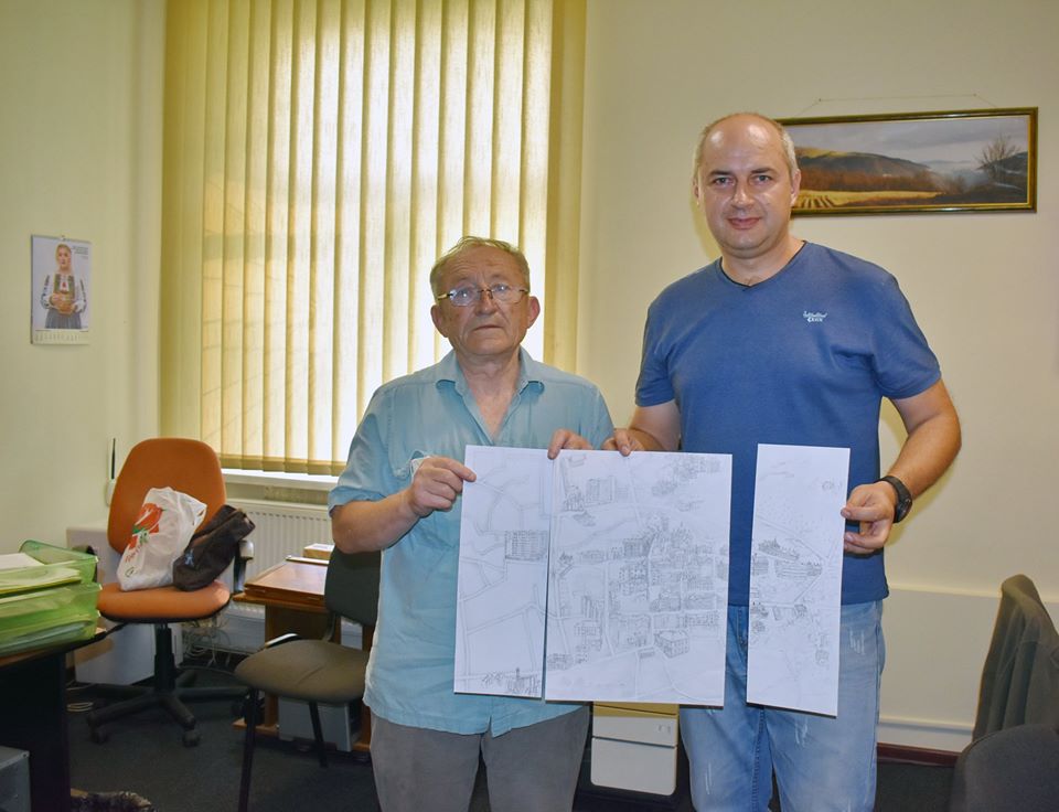 Віктор Павлів із Мирославом Гаталевичем працюють над картою-схемою "Старе місто Калуш"
