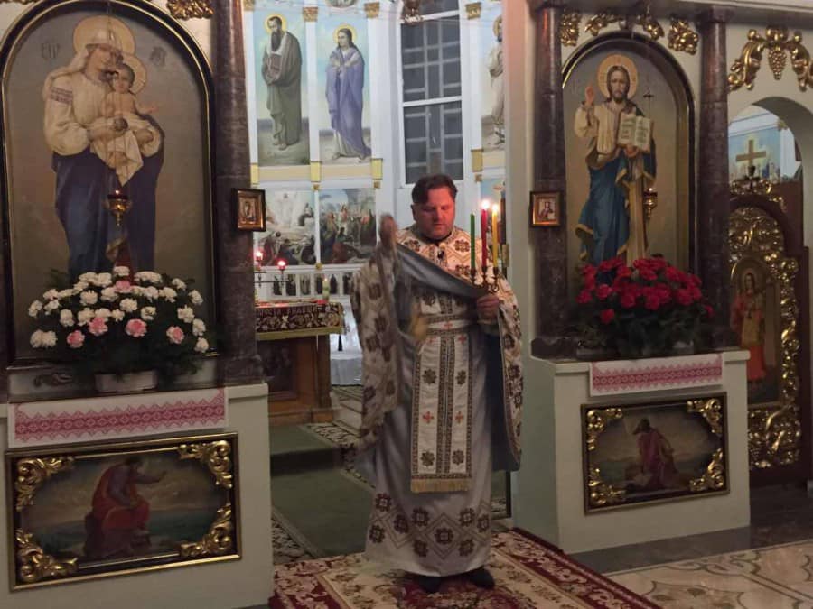 Микола Мороз звершує богослужіння уже 26 років