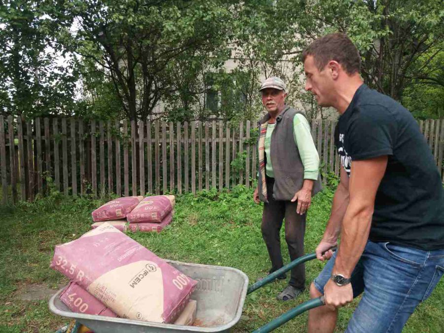 Власники найбільш пошкоджених через підтоплення житлових будинків отримали будівельні матеріали