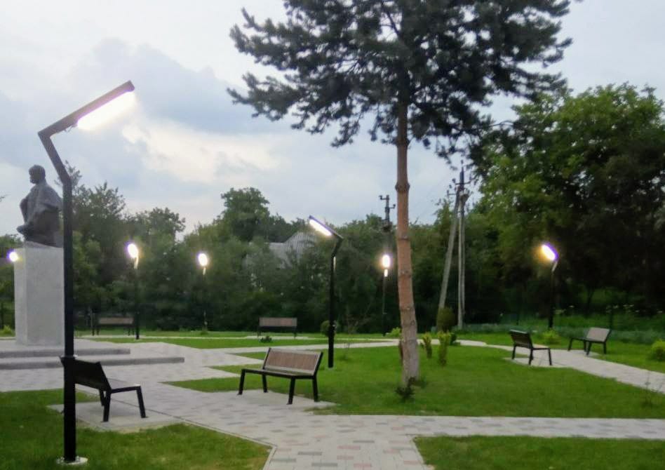 Вуличне освітлення засвітили вдень для тестування