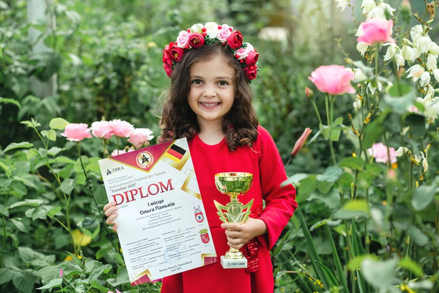 Маленька Оля вже має багато здобутків та перемог