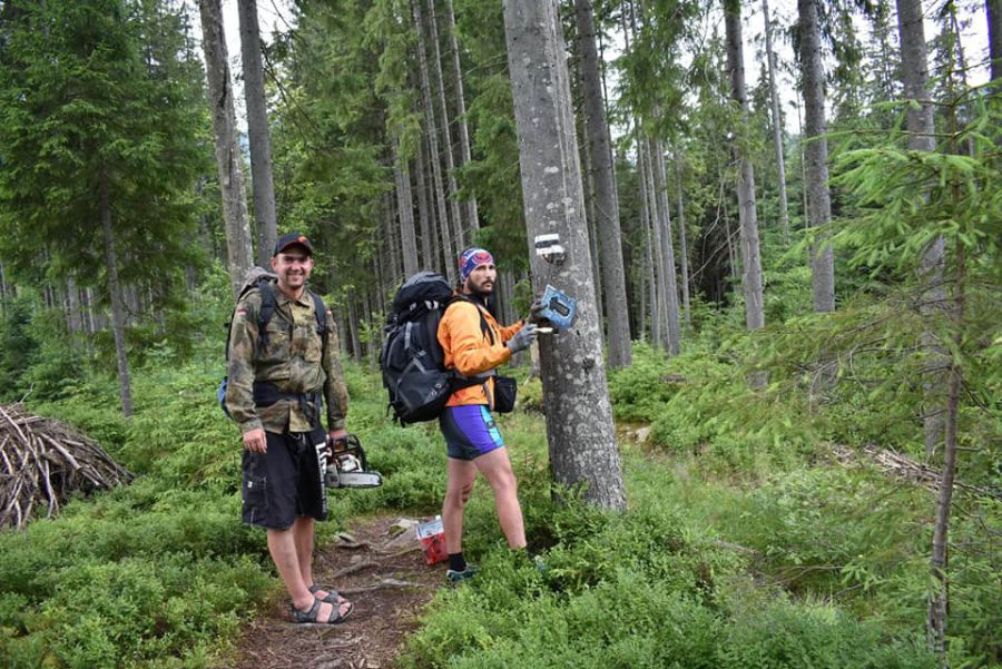Василь Фіцак маркує маршрути в Українських Карпатах понад 10 років