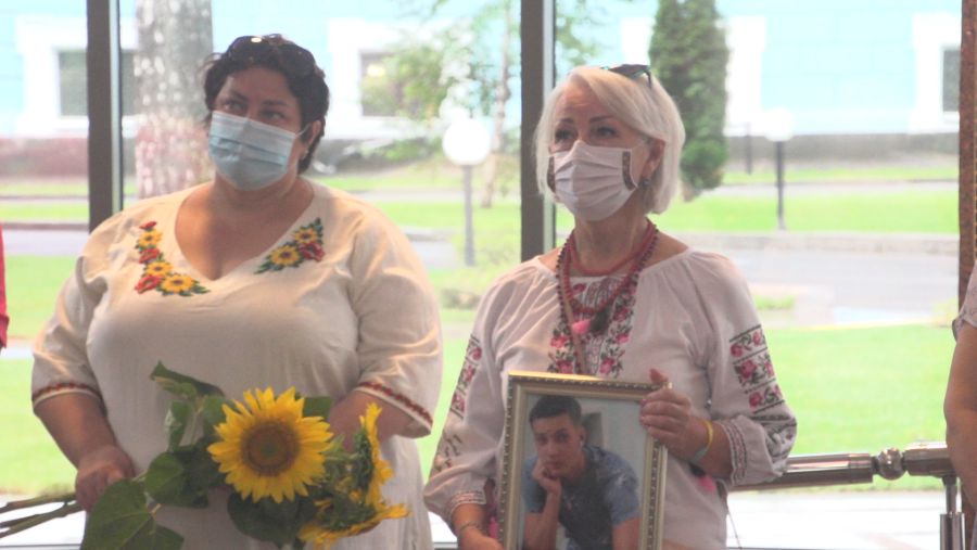 Всередині Зали пам’яті, на спеціальних подіумах, розміщено Книги пам’яті з іменами загиблих