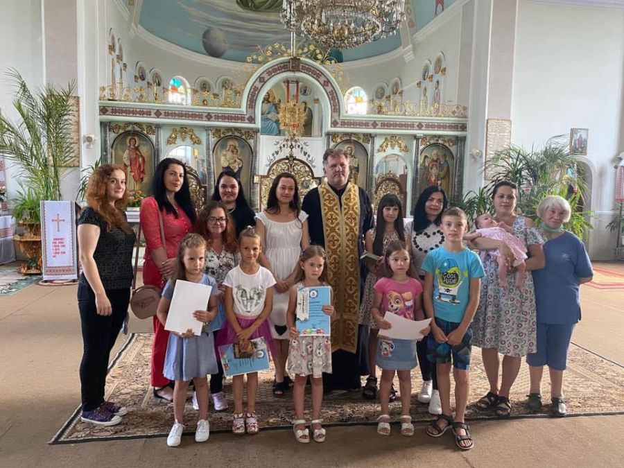 Переможці отримали сертифікати в кінотеатр», писанки з декоративної смоли та сухоцвіття та подарунками від собору