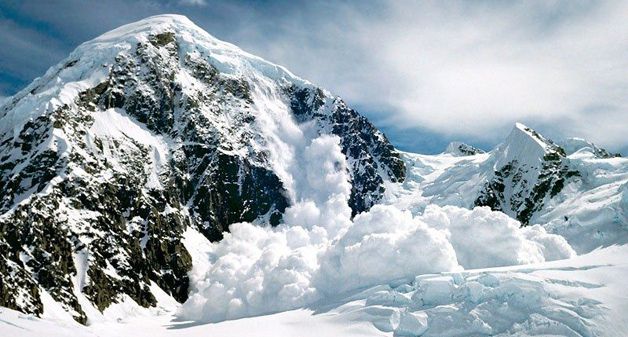 Причиною відсутності лавин, окрім малосніжної зими, називають і відсутність значних хуртовин та відлиг