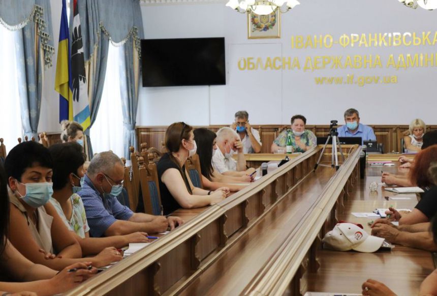 На засіданні було оговорено розслідування випадків проф. захворюваності медиків на коронавірус