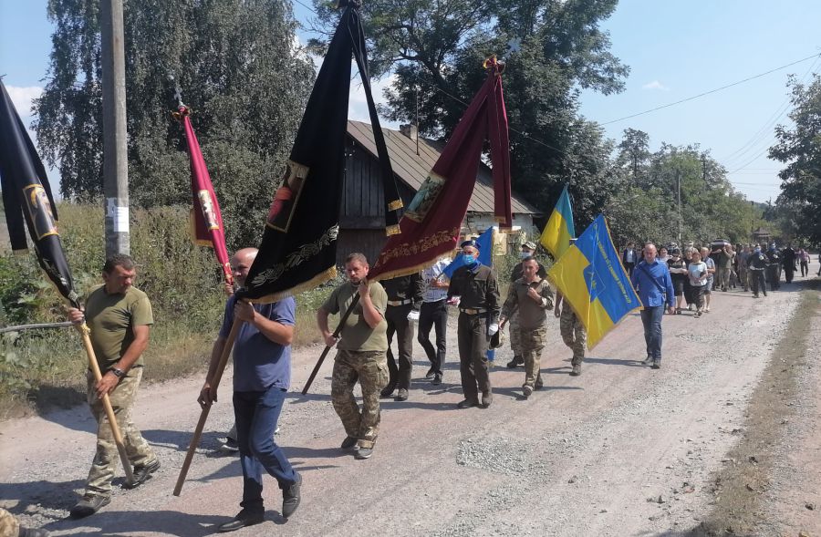 В останню путь прийшли провести Олександра рідні та близькі