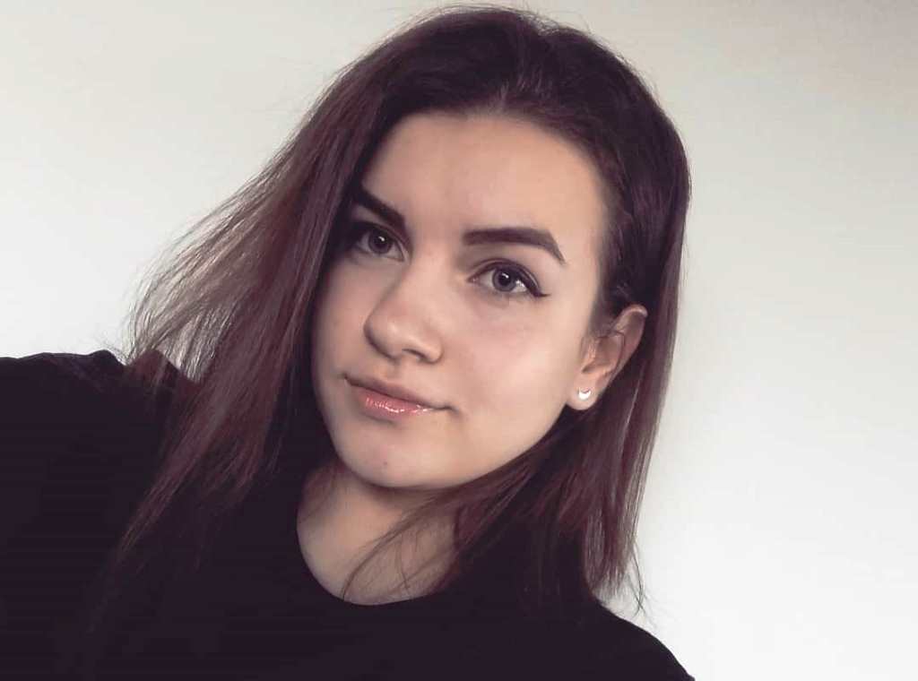 Студентка буде отримувати стипендію щомісячно