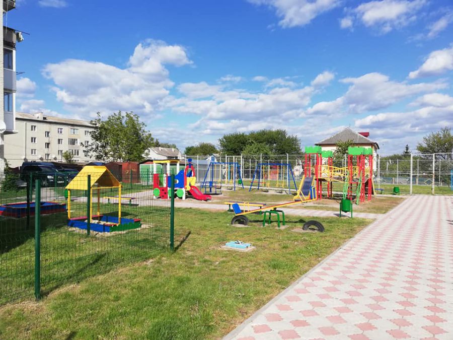 Відсутні цивілізовані доріжки, що ведуть до розважального комплексу, зазначає авторка проєкту