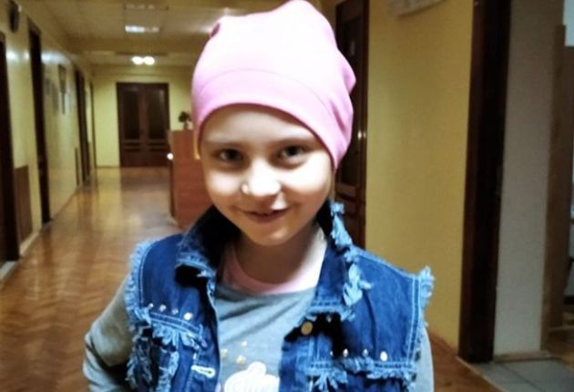 Дівчинка хворіє на лімфобластний лейкоз.