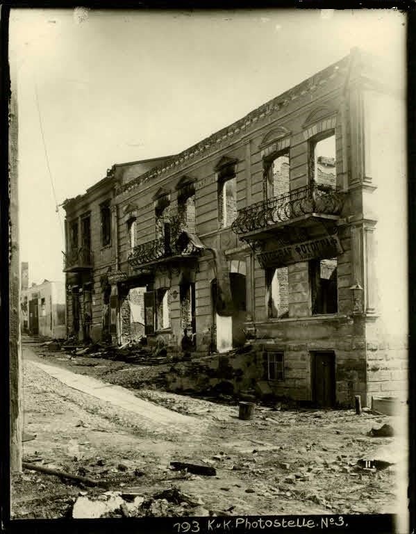 Зруйнований готель Lantsmann у Калуші.  1 липня 1918 року