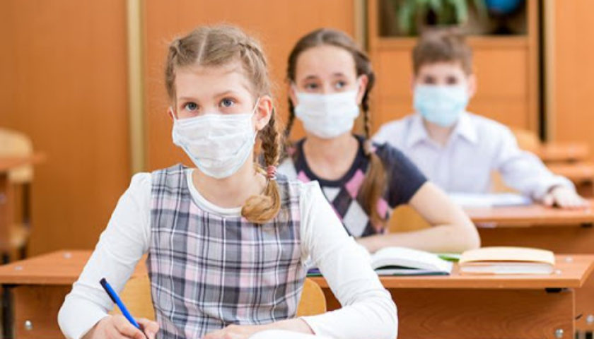 Ілюстрація. В школах будуть маски і антисептики в достатній кількості