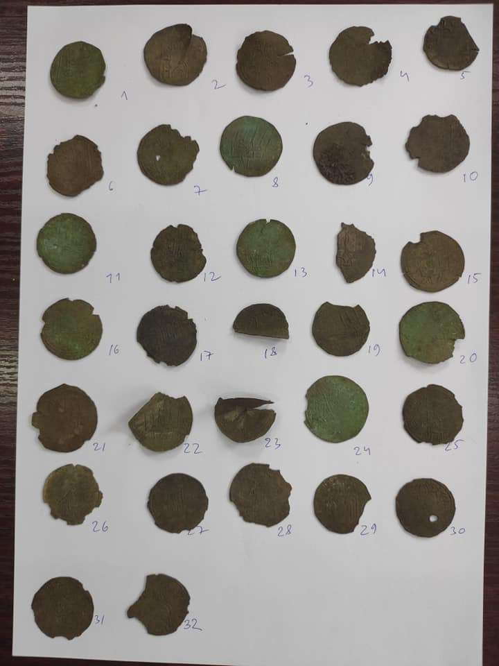 Скарб складається з 32 монет найдавніших типів. 