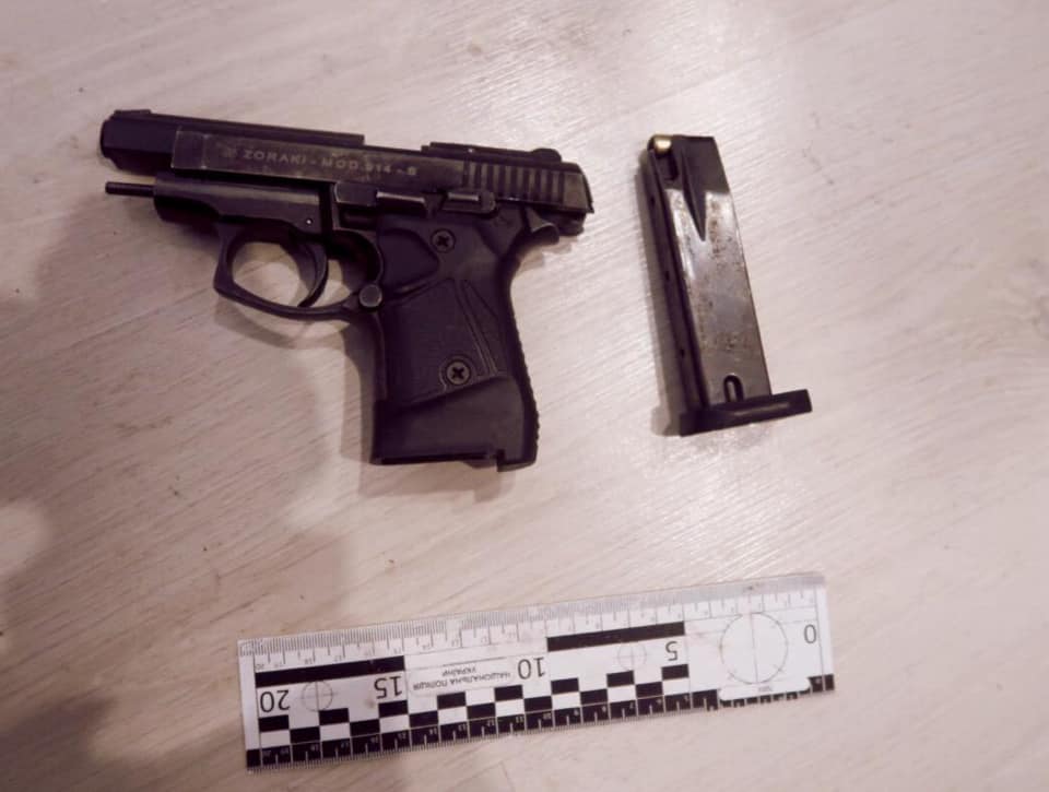 Пістолет з якого стріляв хуліган