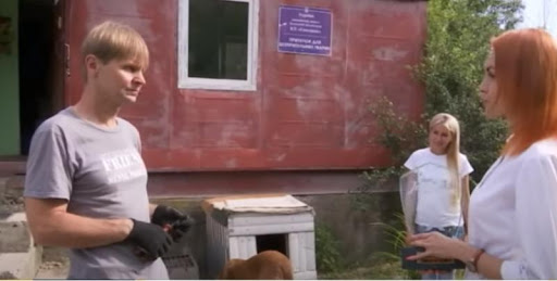 Попри закривавлене обличчя Олександр з волонтерами продовжував рятувати тварин