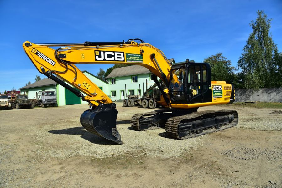 Така спецтехніка вправно справляється з наслідками повені