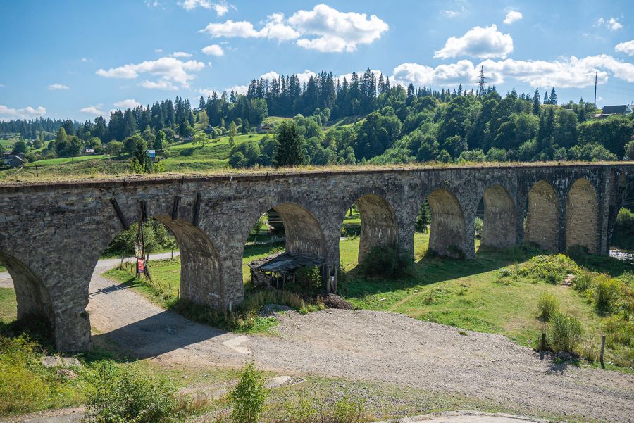 Міст робить місцевість привабливою для туристів