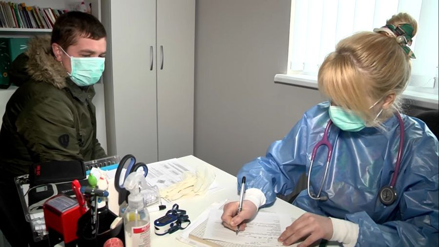 Ілюстрація. Якщо вас відправляють в приватну лабораторію, то міністр пропонує скаржитись на гарячу лінію.