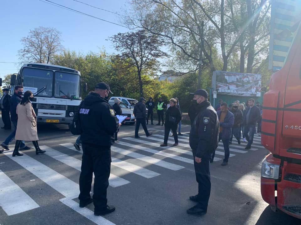 Люди не задоволені станом дороги
